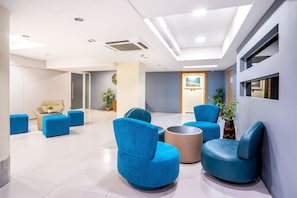 Área de estar no saguão