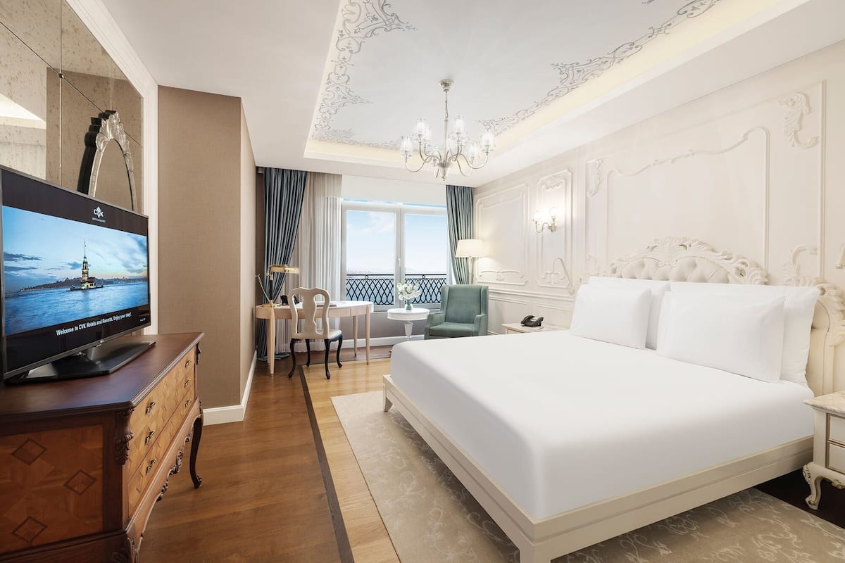 Executive Room with Sea View | 1 camera, minibar, cassaforte in camera, una scrivania