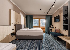 Superior Double Room, Balcony, Mountain View | Desk, soundproofing, free WiFi, bed sheets