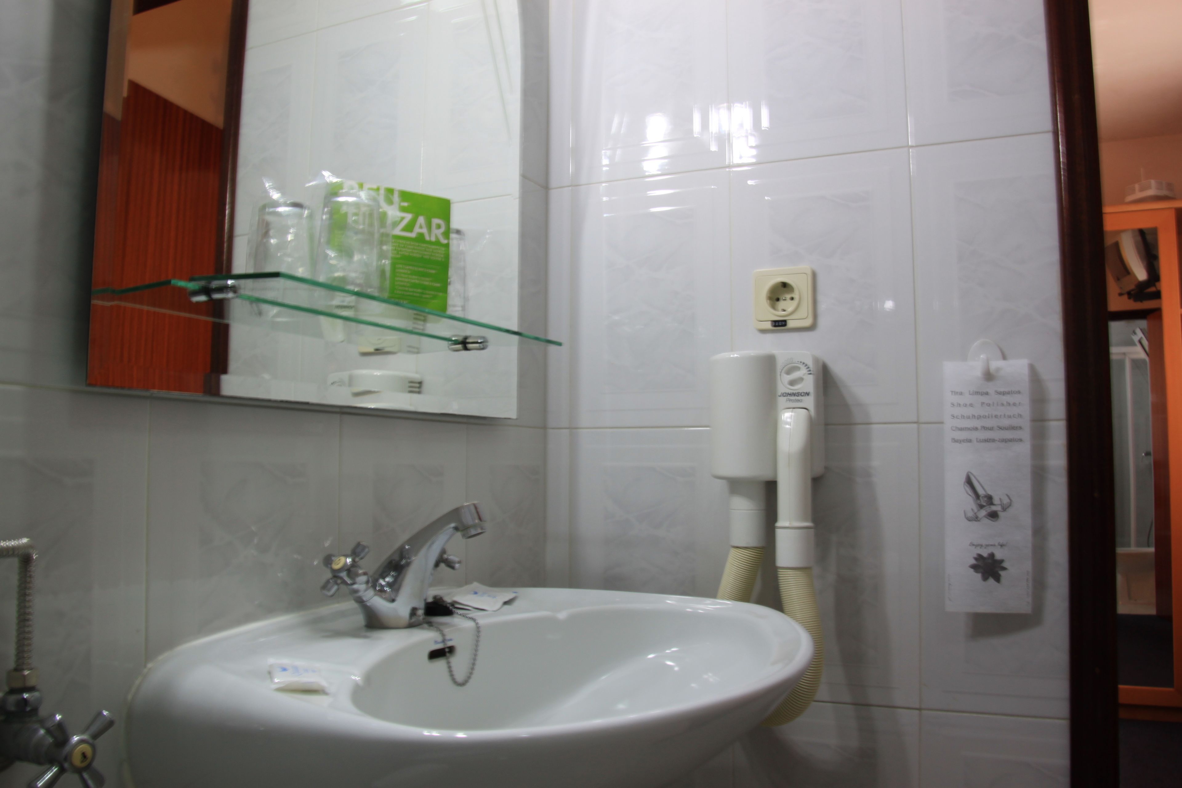 xxxxx | bathroom | hair dryer, towels