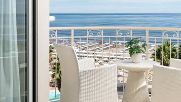 Dobbelt- eller tomannsrom – deluxe, sjøutsikt | Terrasse/patio