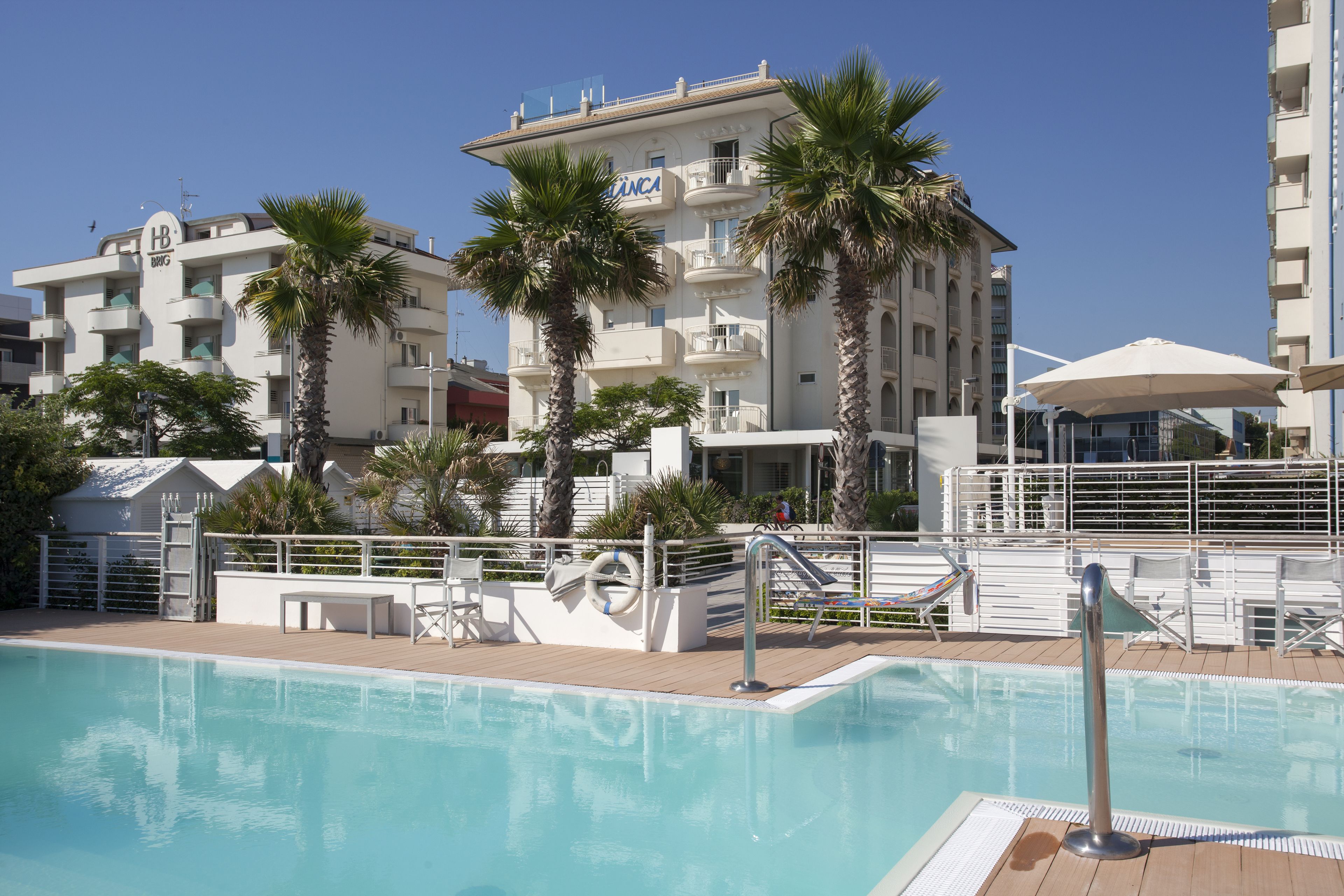 seasonal outdoor pool, open 9:00 am to 7:00 pm, pool umbrellas