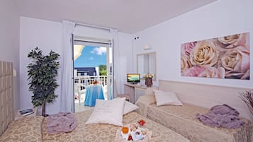 Superior Triple Room, Partial Sea View | In-room safe, soundproofing, travel crib, free WiFi