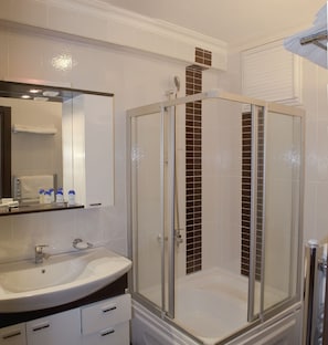 Premium Apartment, City View | Down duvets, blackout curtains, free WiFi