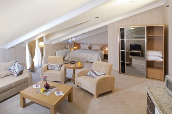 Down duvets, blackout curtains, free WiFi