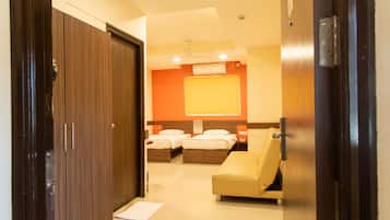 Superior Room | Minibar, in-room safe, desk, laptop workspace