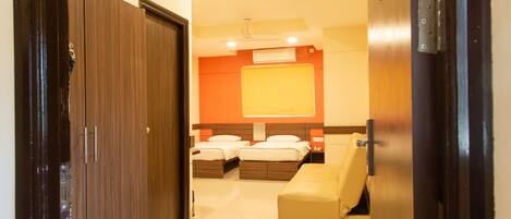 Habitació superior | Minibar, caixa forta a l'habitació i escriptori