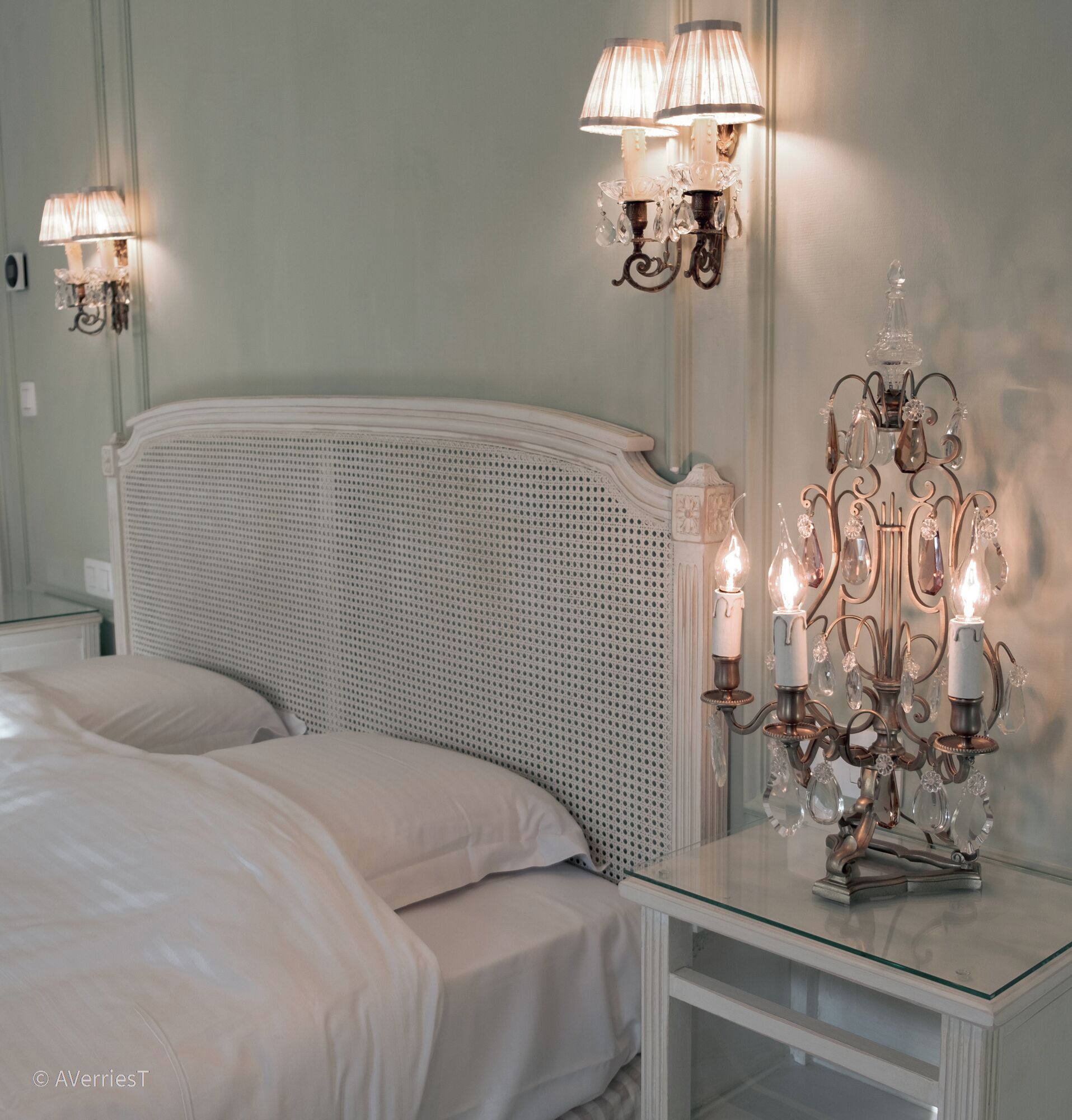 Romantic Room | Minibar, in-room safe, individually decorated, individually furnished