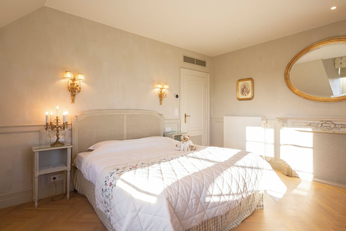 Romantic Suite | 1 bedroom, minibar, in-room safe, individually decorated