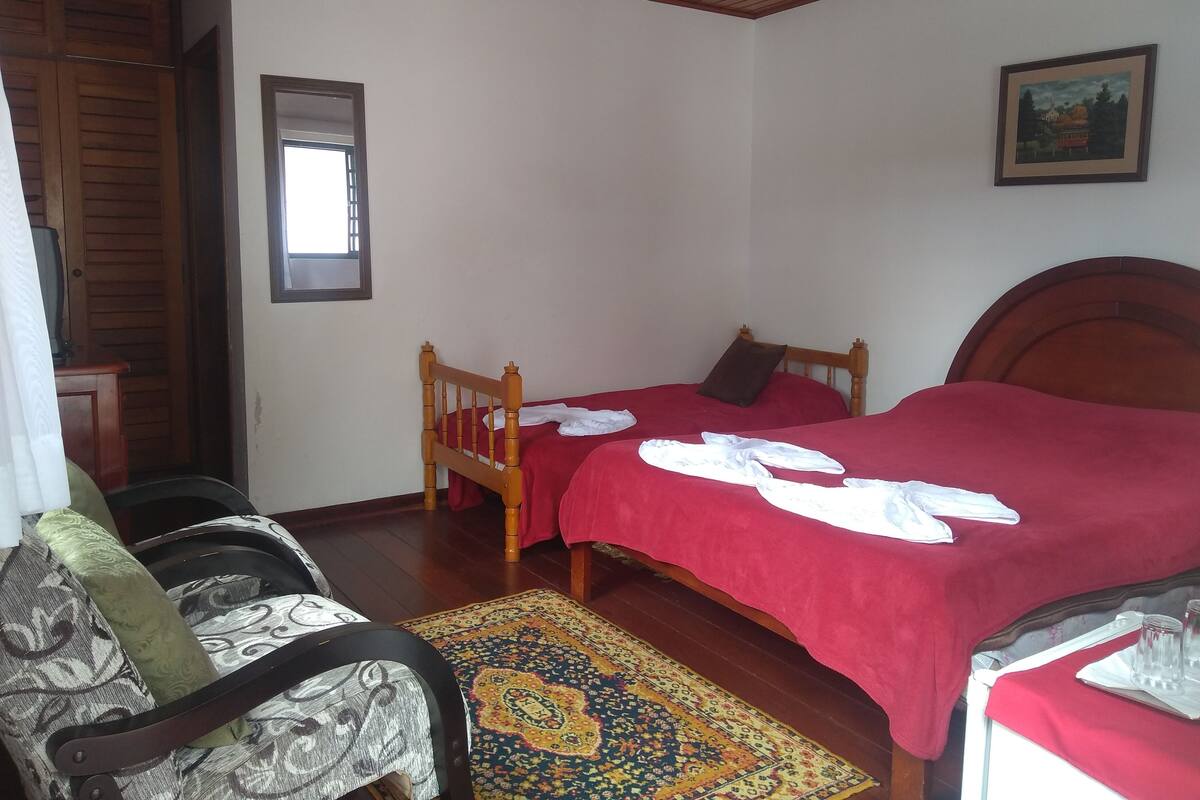 Quarto triplo | Wi-Fi de cortesia, roupa de cama
