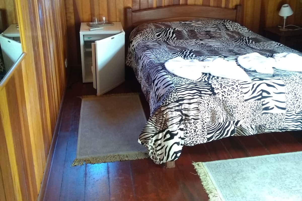 Quarto casal | Wi-Fi de cortesia, roupa de cama