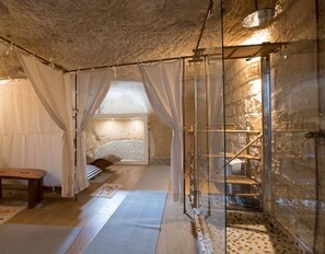 Interior detail - Palazzo Guglielmo Albergo Diffuso (Ortelle)