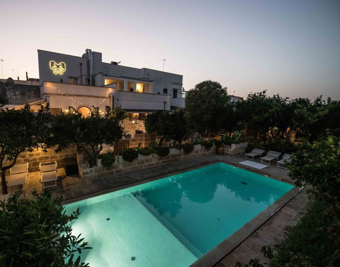 2 outdoor pools, pool umbrellas, pool loungers