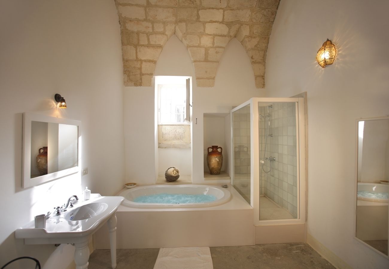 Standard Double Room | Bathroom