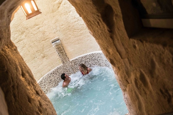 2 piscinas al aire libre, sombrillas, sillones reclinables de piscina