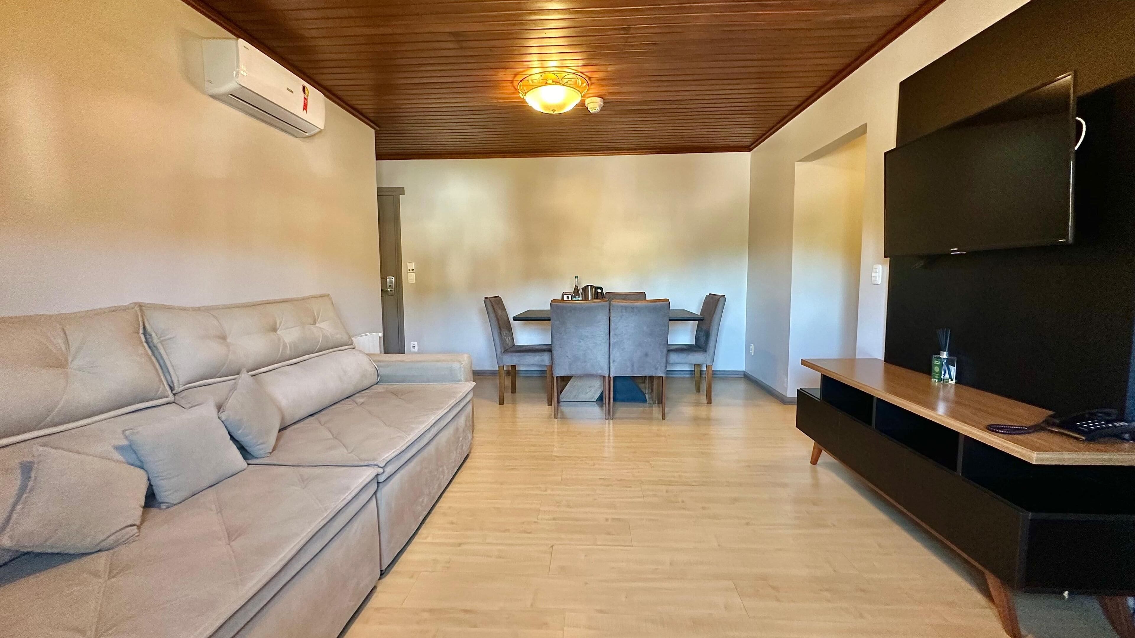 Deluxe Suite, 2 Bedrooms, Kitchen | Living area