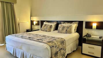 Deluxe Twin Room, 1 Bedroom, Ensuite | Minibar, blackout drapes, soundproofing, iron/ironing board