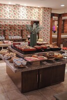 Colazione a buffet inclusa, servita tutte le mattine 