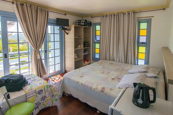 Minibar, iron/ironing board, free WiFi, bed sheets