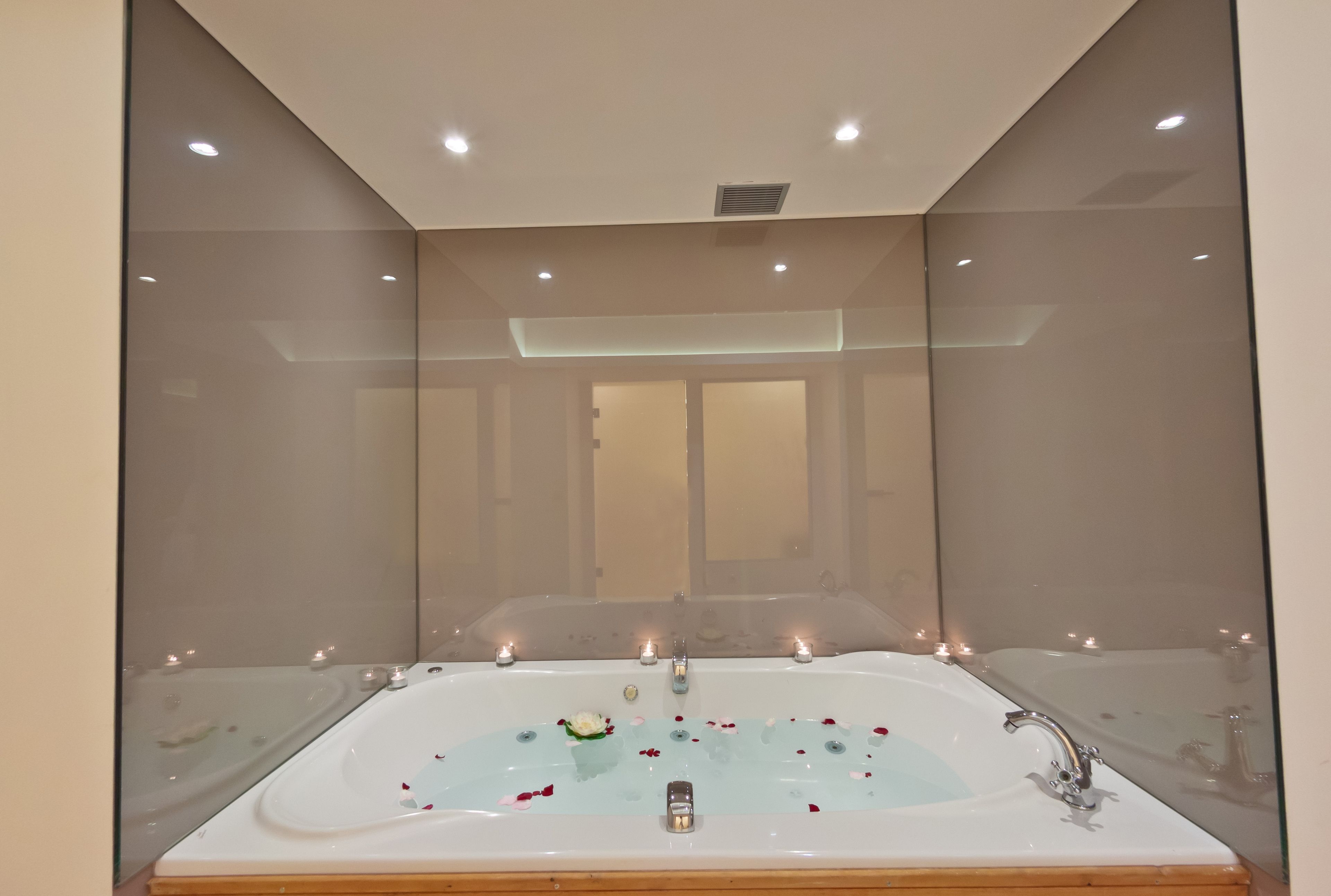 couples treatment room(s), body treatments, aromatherapy, body wraps