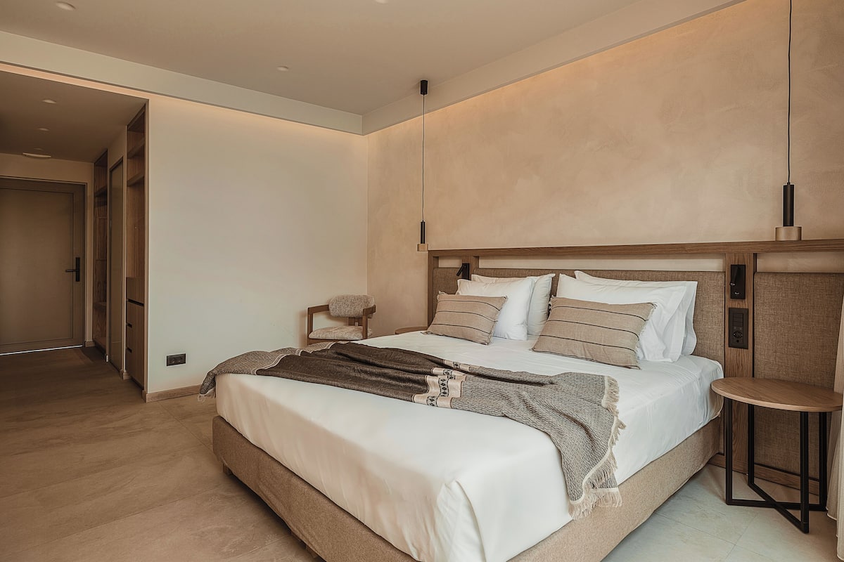 In-room safe, blackout drapes, iron/ironing board, free WiFi