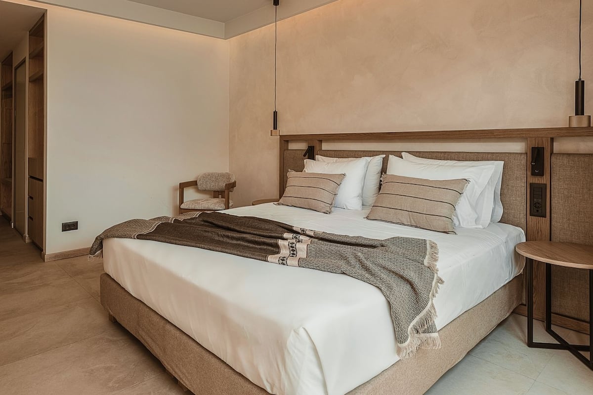 Superior Double Sea View | In-room safe, blackout drapes, iron/ironing board, free WiFi