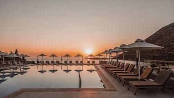 2 ๊ฐ์ ์ผ์ธ ์์์ฅ, 08:00 ~ 18:00 ์คํ, ์์์ฅ ํ๋ผ์, ์ผ๊ด์ ์์