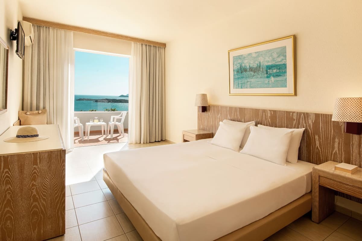 Twin Room, Sea View | In-room safe, blackout drapes, iron/ironing board, free WiFi