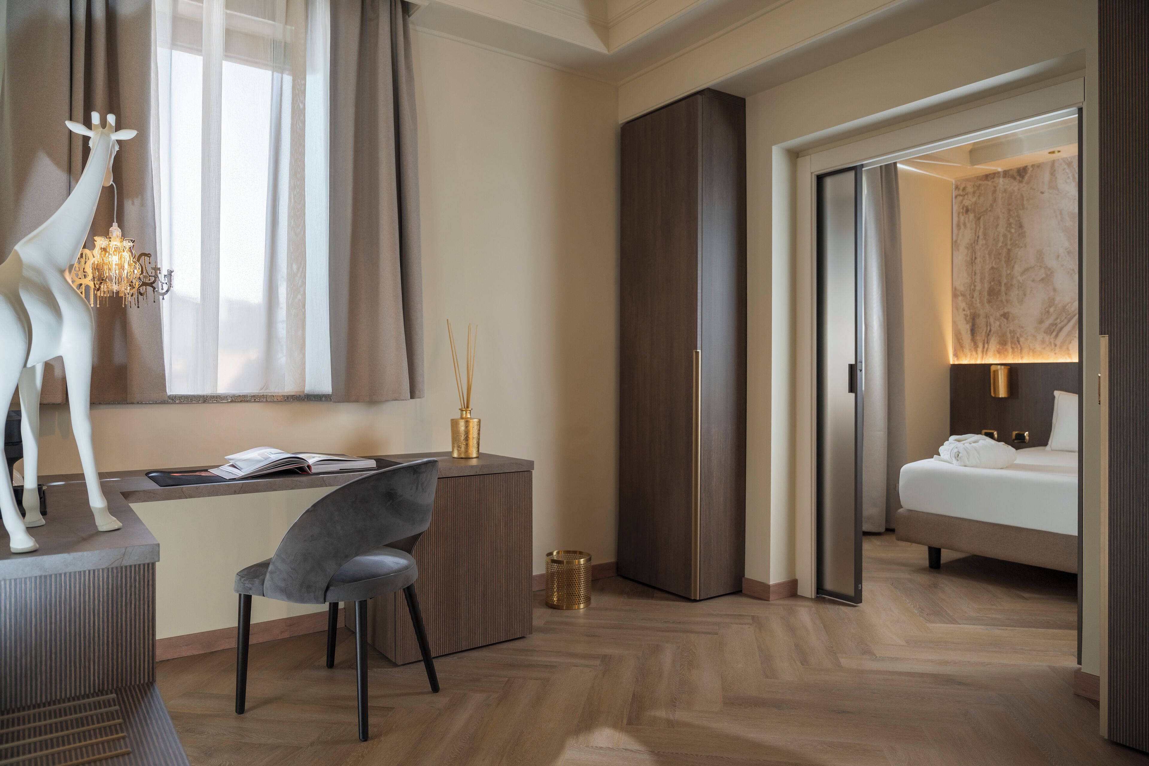 Télévision LCD de 32 pouces avec chaînes par satellite, télévision