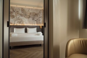 Junior Suite, 1 Double Bed | Premium bedding, down comforters, minibar, in-room safe - Just Hotel Saronno (Saronno)