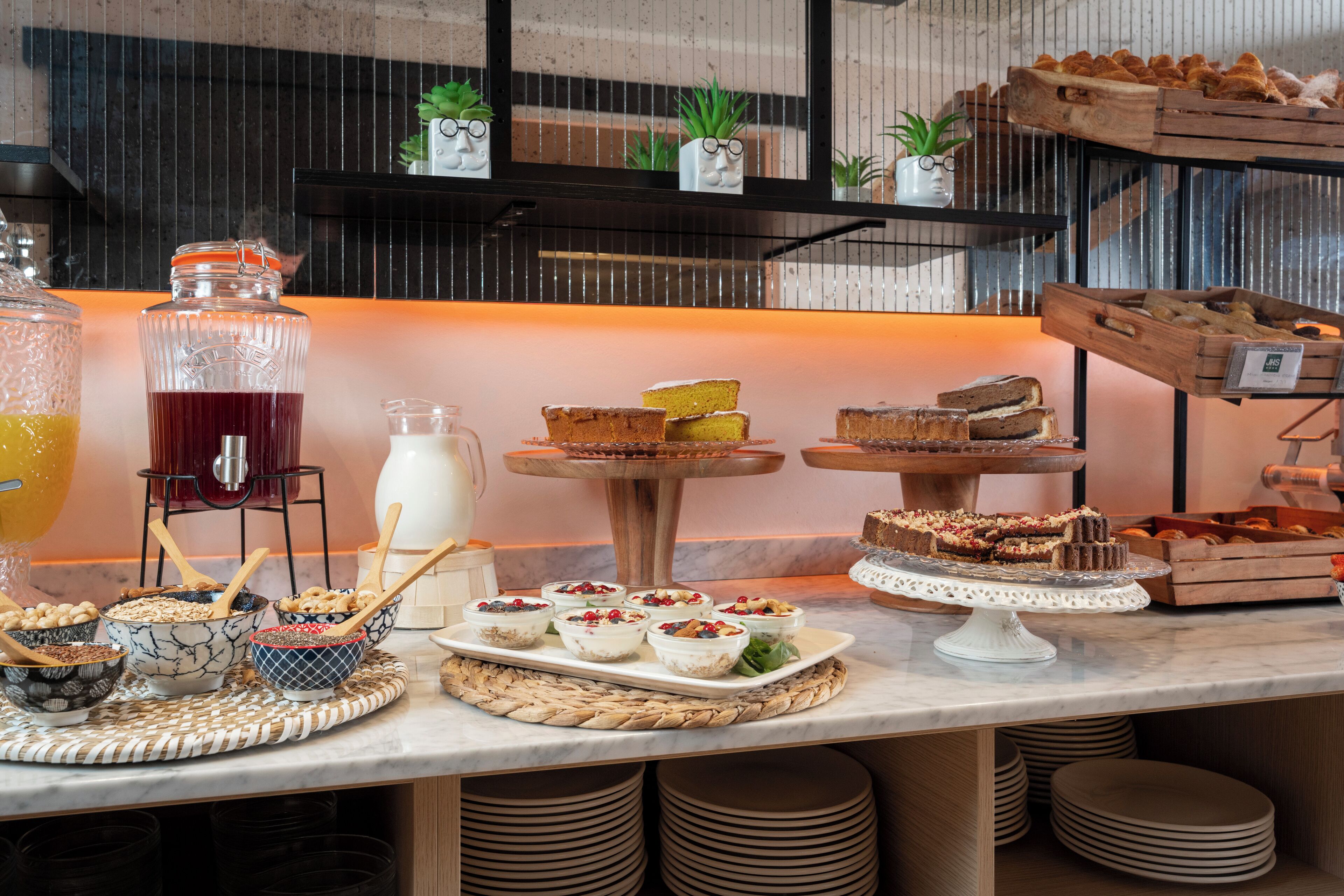 Tägliches Frühstücksbuffet gegen Gebühr