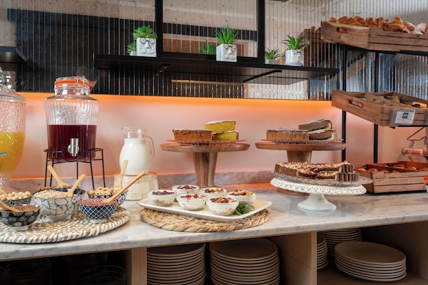 Desayuno buffet todos los días (con cargo)