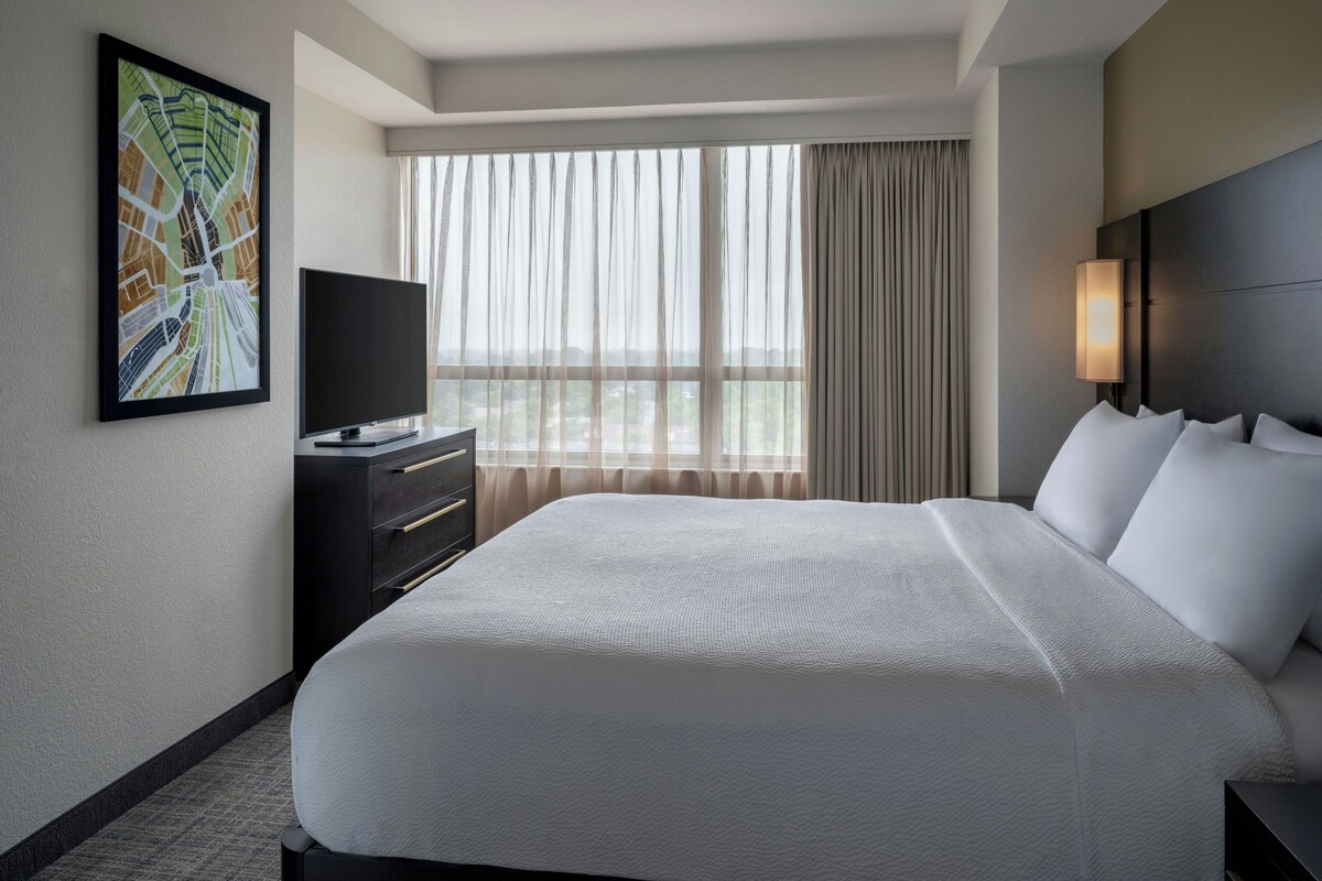 In-room safe, desk, laptop workspace, blackout drapes
