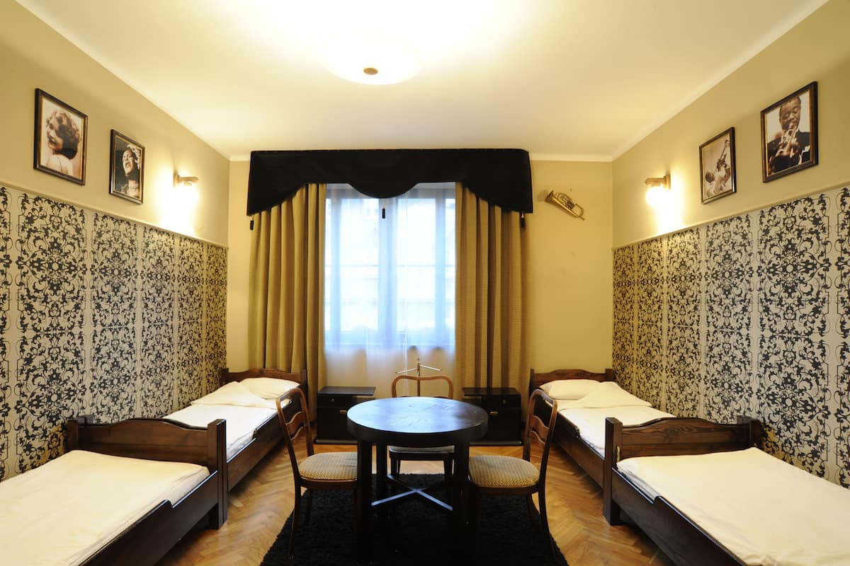 Standard Quadruple Room | In-room safe, individually decorated, individually furnished, free WiFi