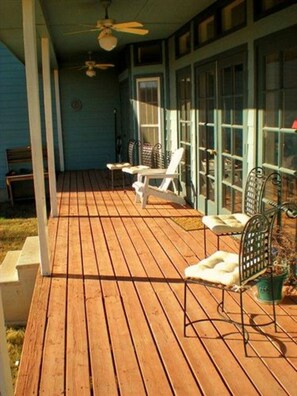 Terrace/patio - Davis Mountains Inn (Fort Davis)