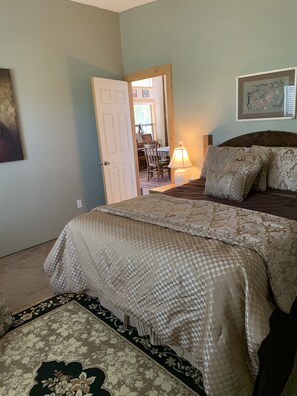 Basic Apartment, Ensuite (Arabella Mountain Studio ) | Premium bedding, individually decorated, free WiFi, bed sheets - Davis Mountains Inn (Fort Davis)