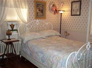 La Belle Epoque | Iron/ironing board (on request), WiFi (free), individually decorated - A Sentimental Journey B&B (Gettysburg)