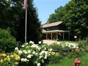 Garden - Dove Nest Bed and Breakfast (Saint Joseph)