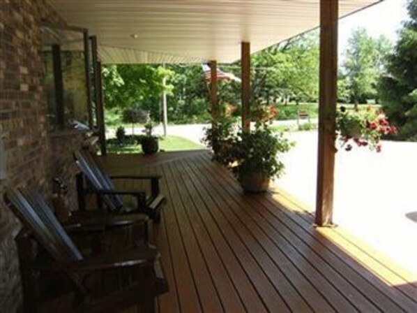 Porch - Dove Nest Bed and Breakfast (Saint Joseph)