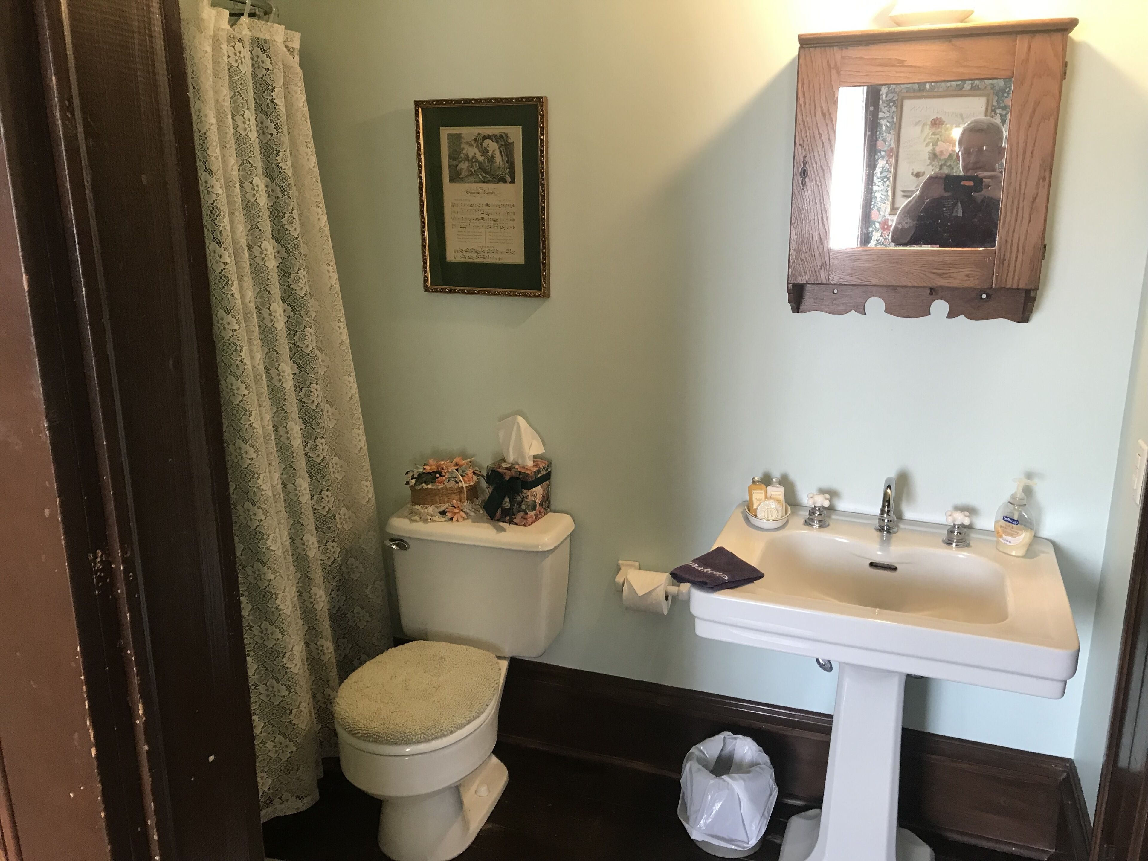 客房 (Hoffmann Room) | 浴室 | 淋浴/盆浴组合、免费洗浴用品、吹风机、毛巾