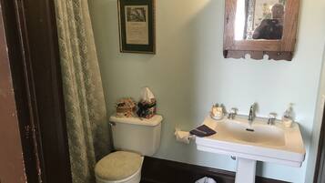 Habitación (Hoffmann Room) | Baño | Tina con regadera, amenidades de baño gratuitas, secadora de cabello