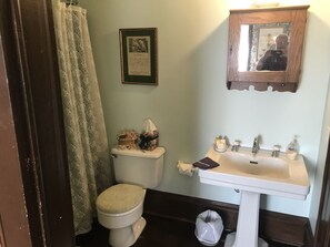 Chambre (Hoffmann Room) | Salle de bain