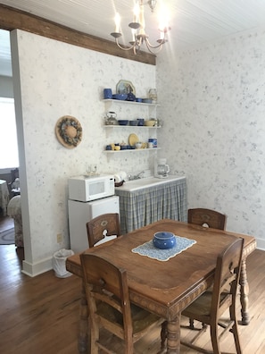 Dave & Mayme's Whirlpool Suite