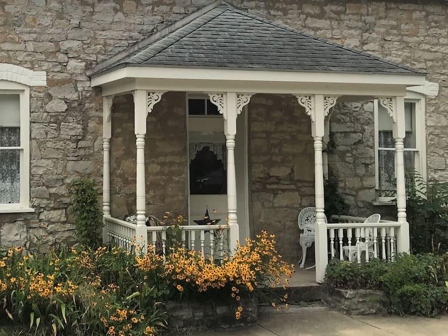 بديكورات فريدة لكل غرفة وطراز فريد لكل وحدة ومكواة/لوح كي