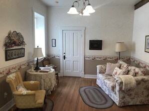 Suite (Dave & Mayme's Whirlpool Suite)