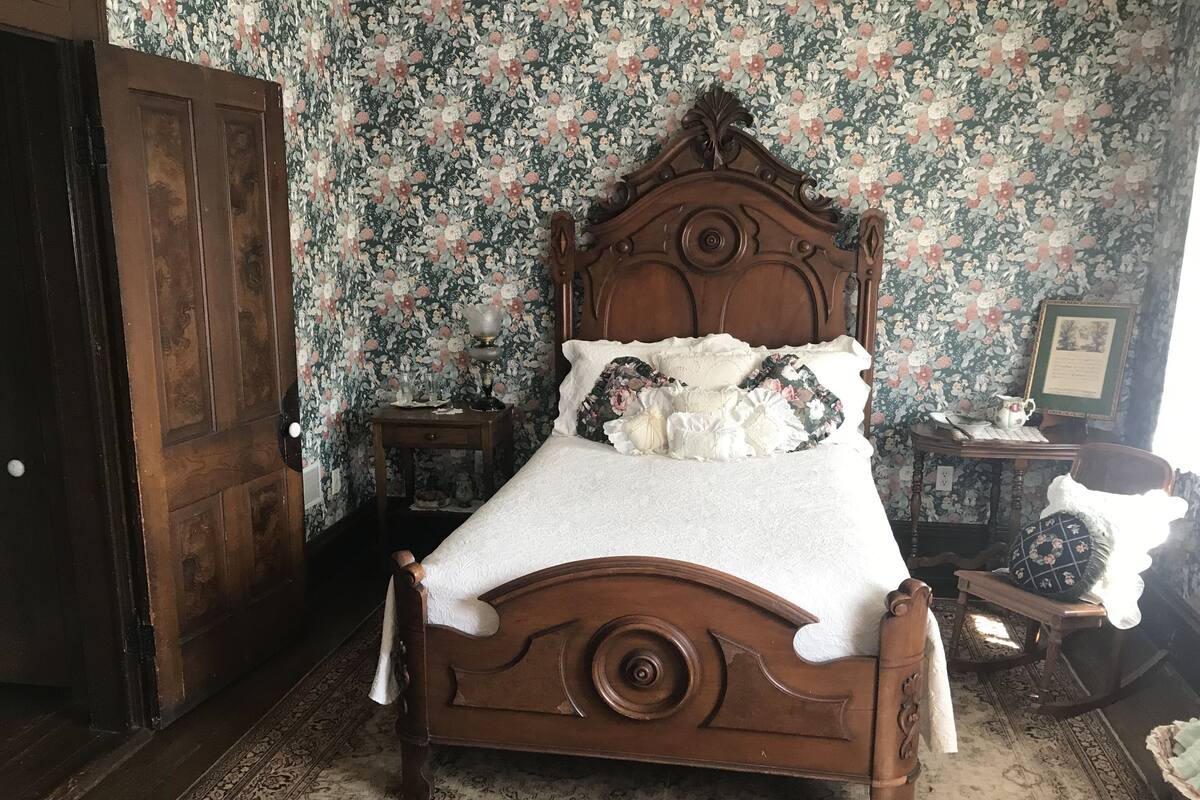 Hoffmann Room | Iron/ironing board (on request), WiFi (free), individually decorated