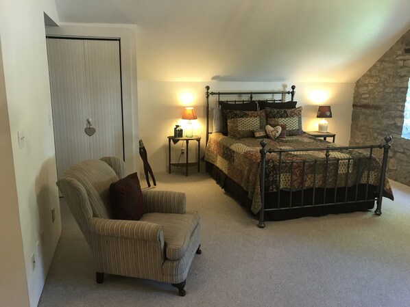 بديكورات فريدة لكل غرفة وطراز فريد لكل وحدة ومكواة/لوح كي