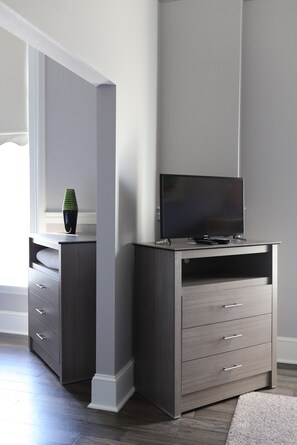 Standard Quadruple Room, Ensuite (Room Five) | Lounge - Cornerstone Inn (Washington)