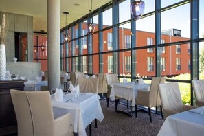 Lunch and dinner served, French cuisine