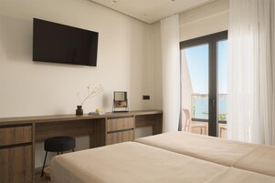 Caja de seguridad en la habitación, escritorio y cortinas blackout 